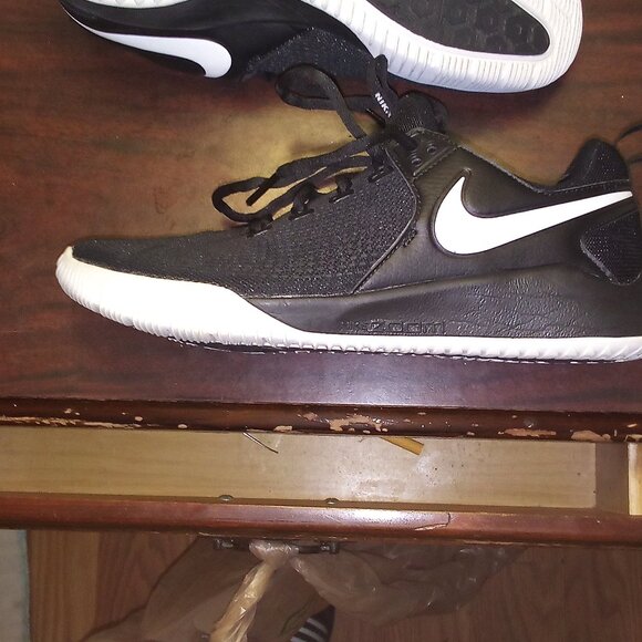 Women's Nike Zoom Volleyball Shoes - Picture 3 of 3